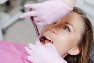 Korona porcelanowa na zębie martwym – czy to dobre rozwiązanie?