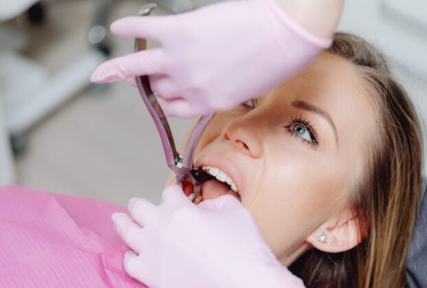 Korona porcelanowa na zębie martwym – czy to dobre rozwiązanie?