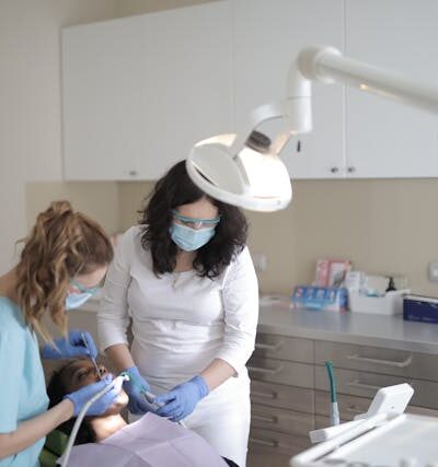 Jak rozpoznać, że wypełnienie stomatologiczne wymaga kontroli?