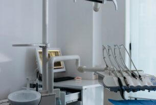 Czy chirurg stomatologiczny leczy urazy zębów i szczęki?