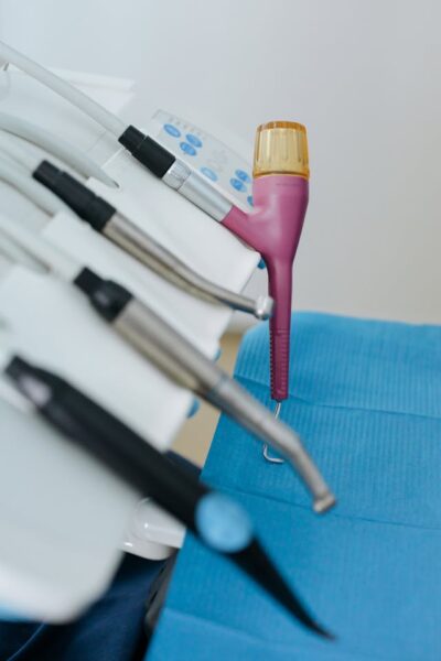 Wybielanie zębów, a plomby – co warto wiedzieć?