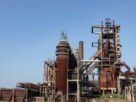 Węglik krzemu czy stal trudnościeralna – co lepiej sprawdzi się przy materiałach sypkich?