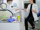 Obrzęk po wszczepieniu implantu – jak długo może się utrzymywać?